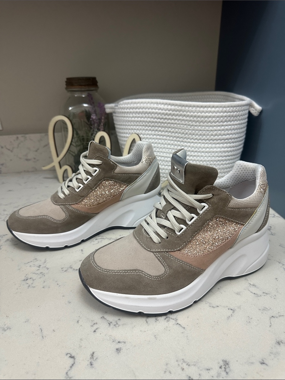 Nero Giardini Women’s Wedge Glitter Lace-Up Sneakers 8 - Picture 3 of 7
